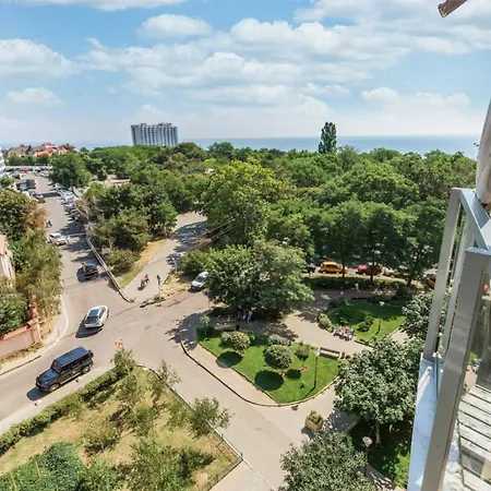 с террасой возле аркадии ! вид моря ! литературная улица, 12 Apartment